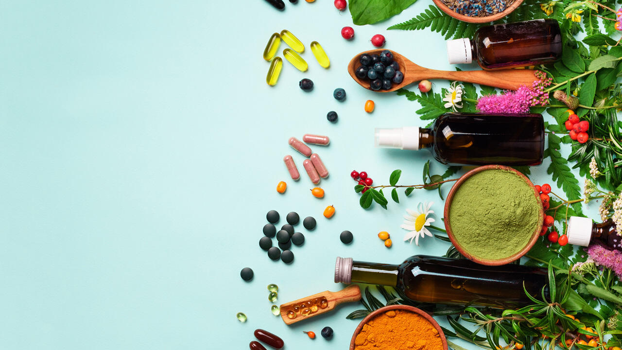 Nahrungsergänzungsmittel für Veganer versprechen Lücken in der Nährstoffversorgung aufzufüllen. Nahrungsergänzungsmittel für Veganer versprechen Lücken in der Nährstoffversorgung aufzufüllen.