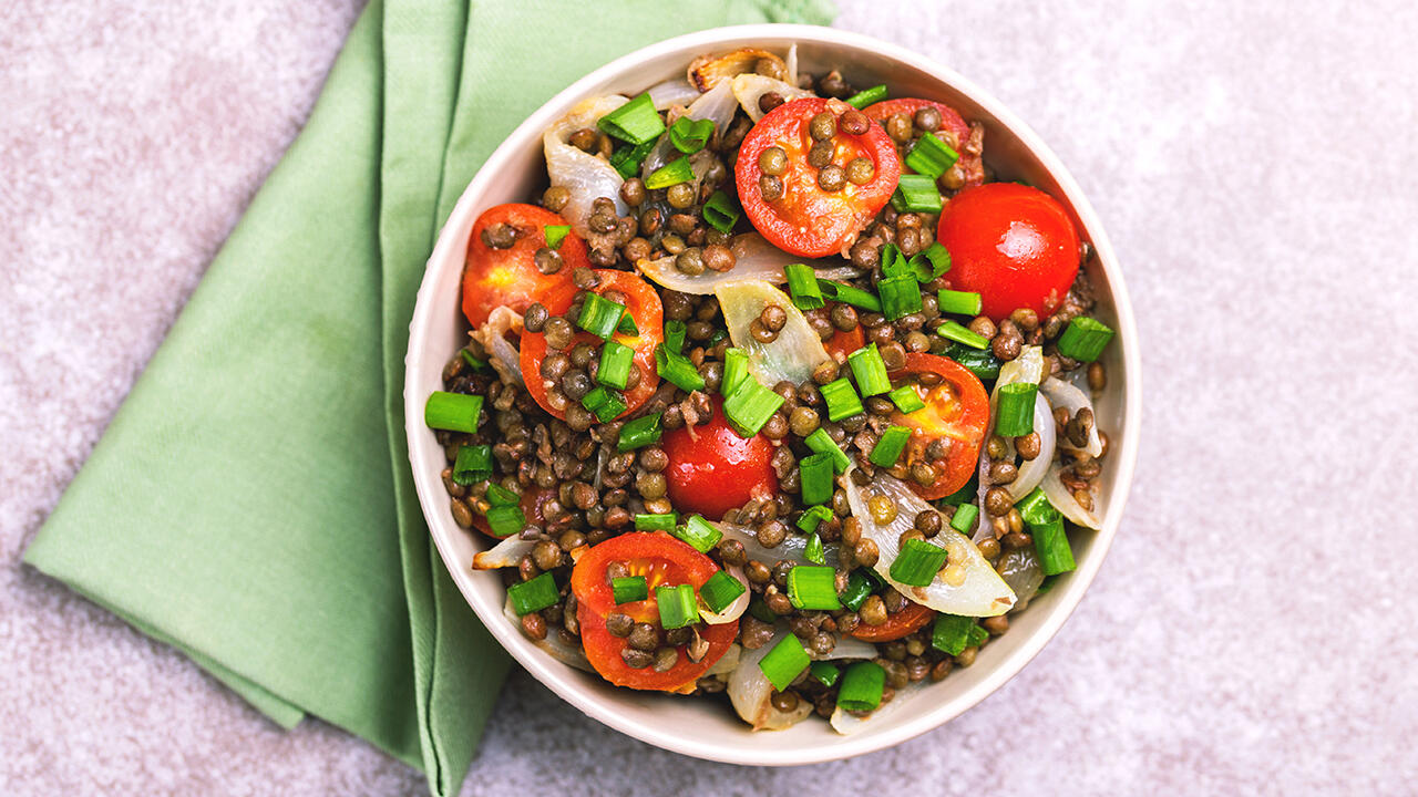 Linsen lassen sich vielfältig einsetzen, zum Beispiel in einem Salat. Linsen lassen sich vielfältig einsetzen, zum Beispiel in einem Salat.