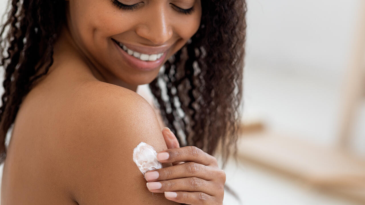 Bodylotions sollen die Haut pflegen und werden meistens täglich aufgetragen. Problematische Inhaltsstoffe haben nichts in ihnen zu suchen. Bodylotions sollen die Haut pflegen und werden meistens täglich aufgetragen. Problematische Inhaltsstoffe haben nichts in ihnen zu suchen.